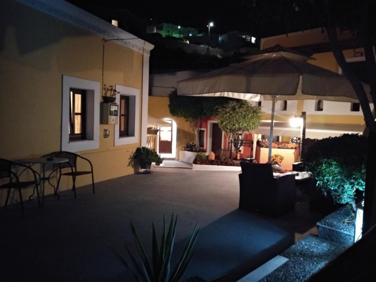Pansion Zaharoula Hotel Fíra Kültér fotó