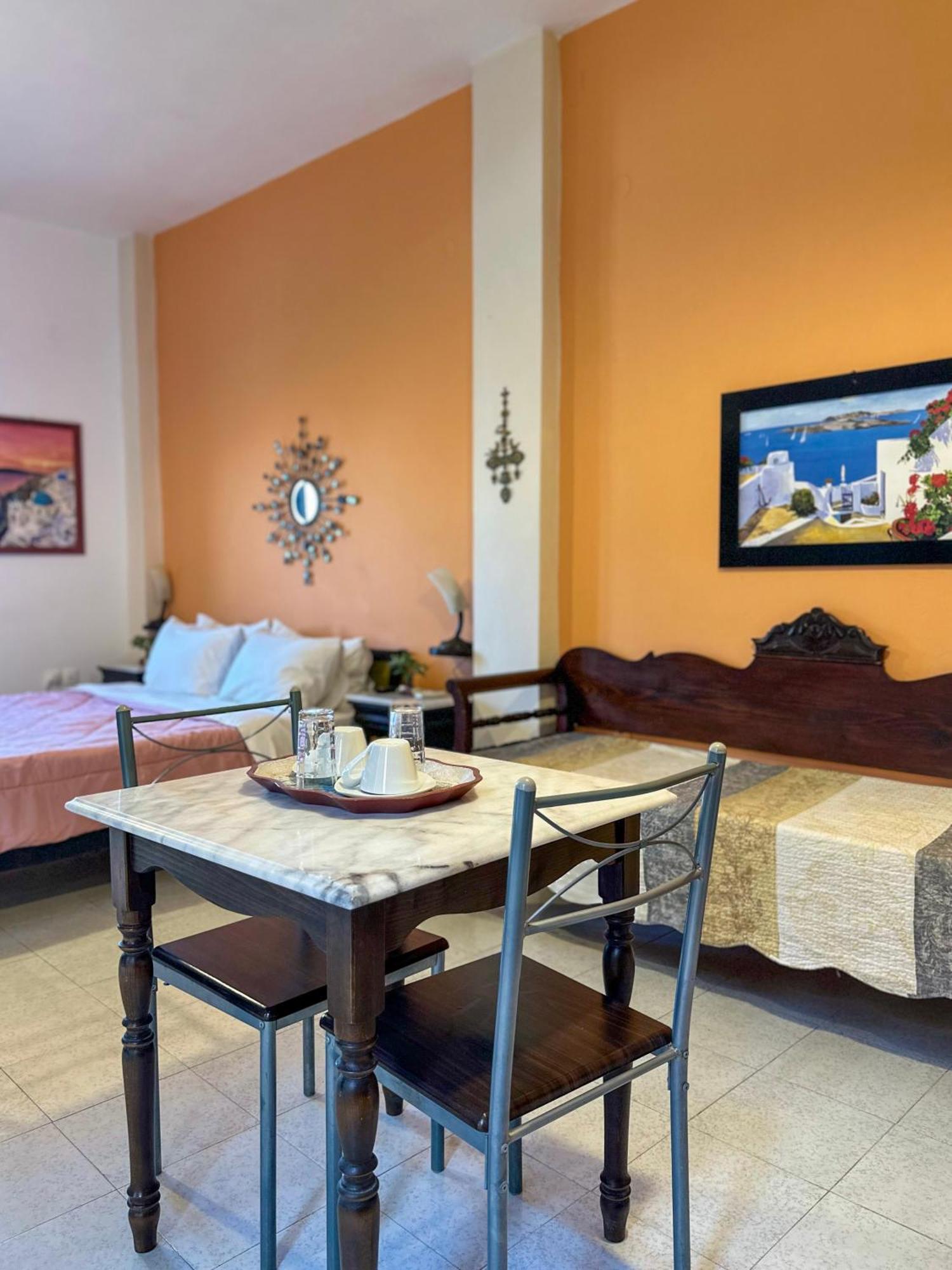 Pansion Zaharoula Hotel Fíra Kültér fotó